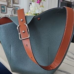 Elegant Green Leather Tote Bag with Tan Strap